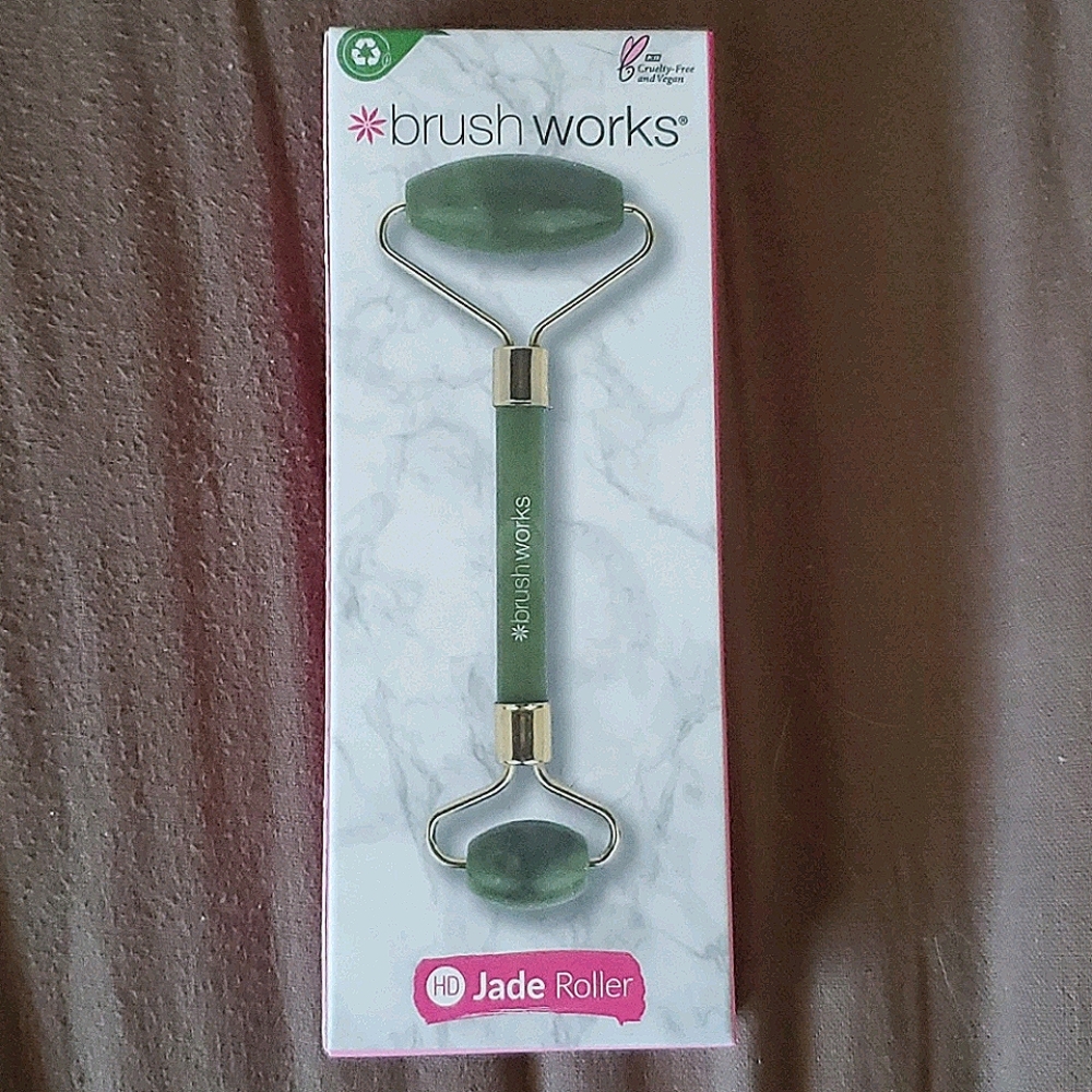 brushworks HD Jade Roller